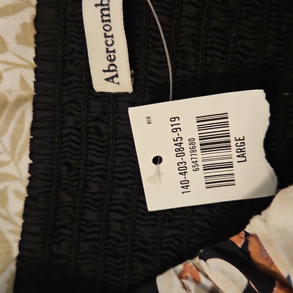 Nwt Abercrombie and Fitch drama puff sleeve ruched top - Picture 4 of 5